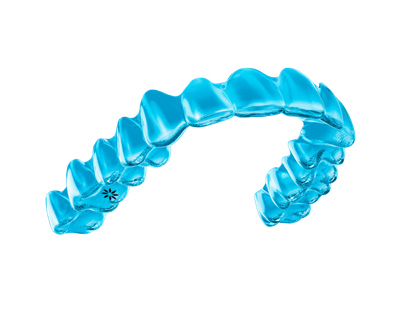 Aligneur transparent Invisalign porté pendant la phase d'alignement